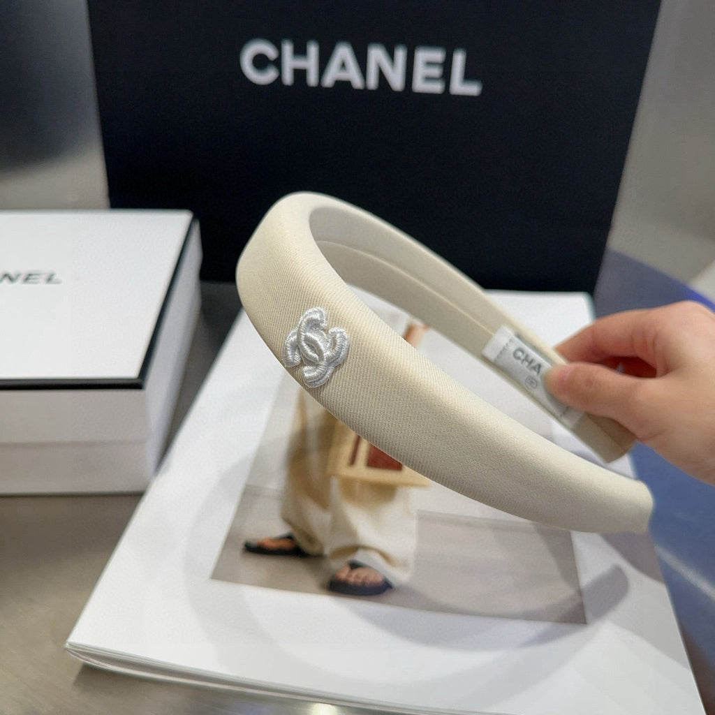 Chanel Headband White in Cloth 201966