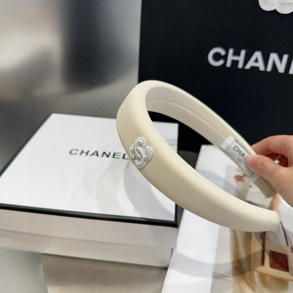 Chanel Headband White in Cloth 201966