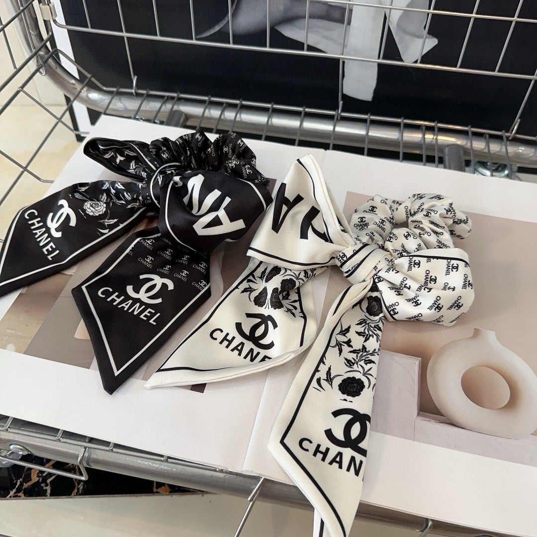 WHITE WRINKLED SILK SCRUNCHIE 432868